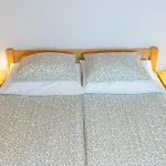 Gæstehus And Pri Urhu 3*