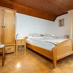 招待所 And Pri Urhu 博希尼