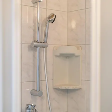 Gæstehus And Pri Urhu 3*