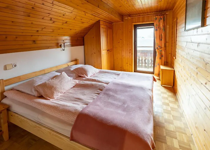 Hiša za goste And Pri Urhu